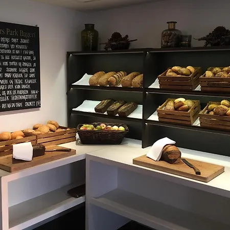 凯勒斯公园克伦威尔酒店 酒店 Brejning